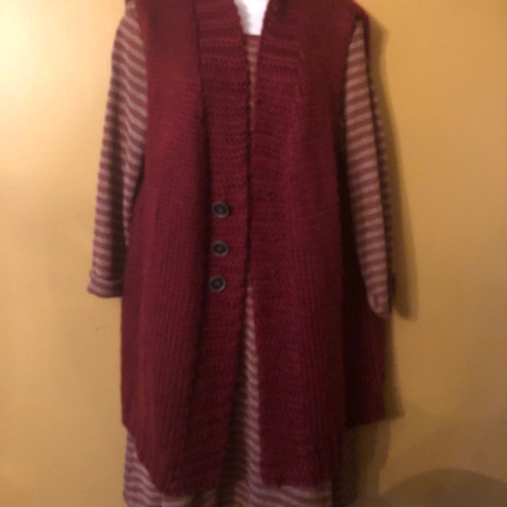 Simply Noelle sleeveless Cardigan burgundy Large